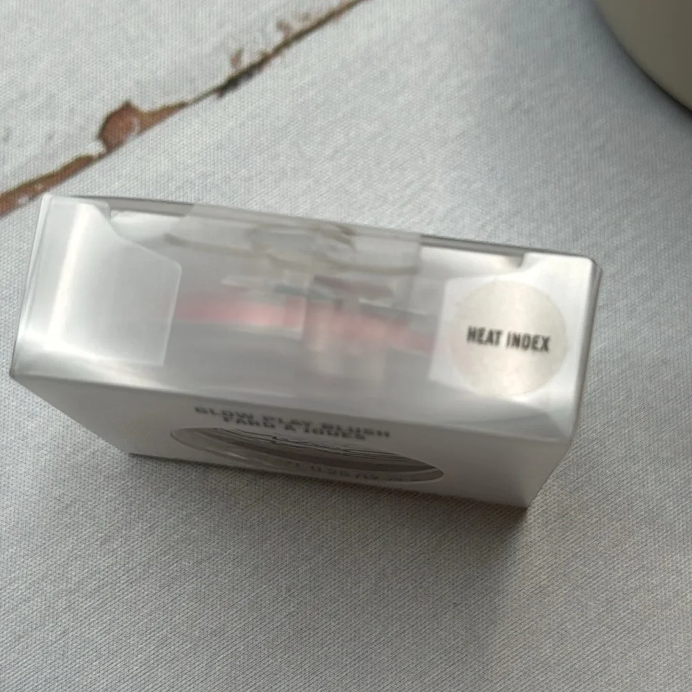 NEW IN BOX - MAC - Glow Play Cushiony Blush - Heat Index